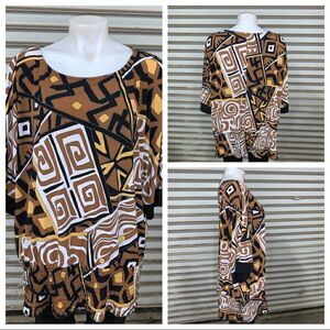 Avenue 3/4 sleeve top geometric design elastic hem